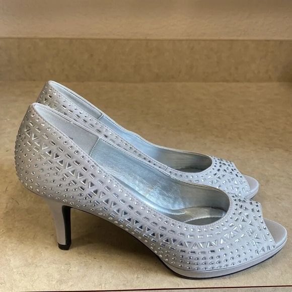 Kelly & Kate Gray Jeweled Platform Peetoe Pumps - Picture 1 of 12